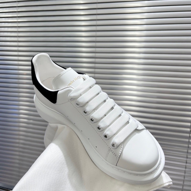 Sepatu kets Alexander McQueen, sepatu kets hitam, kulit sapi lembut dan tahan lama, sepatu wanita mo