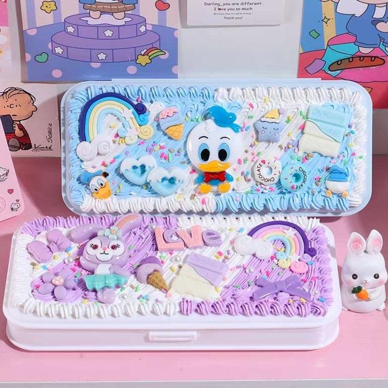 

Baru DIY Cream Clay Pencil Case / Mendekor Pencilcase / Kotak Alat Tulis Buatan Tangan Anak-anak Kotak Alat Tulis / Tempat Peil Pola Kartun Berkualitas