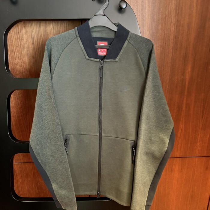 NIKE TRAINING JACKET SIZE L