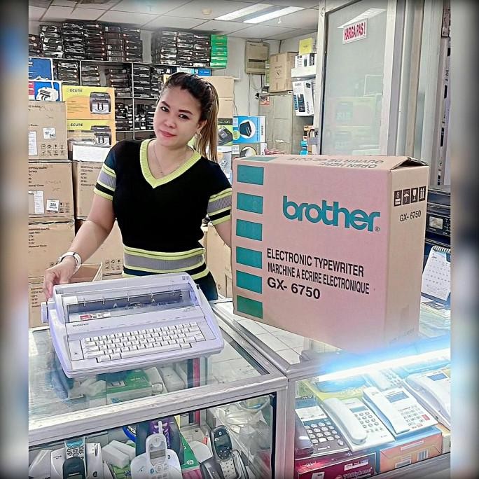 

Mesin tik listrik Brother GX 6750