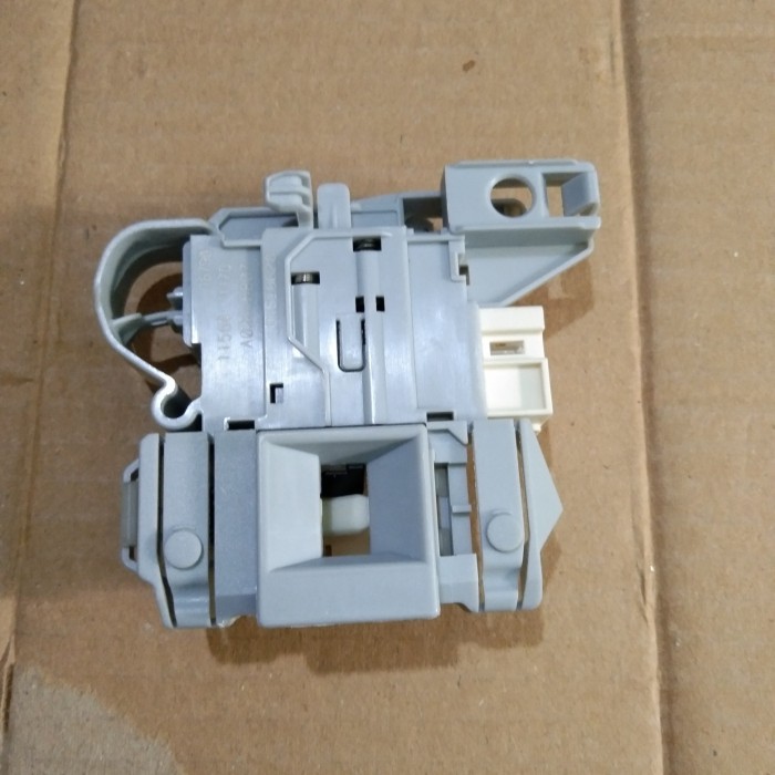 Door lock mesin cuci Electrolux EWF 80743