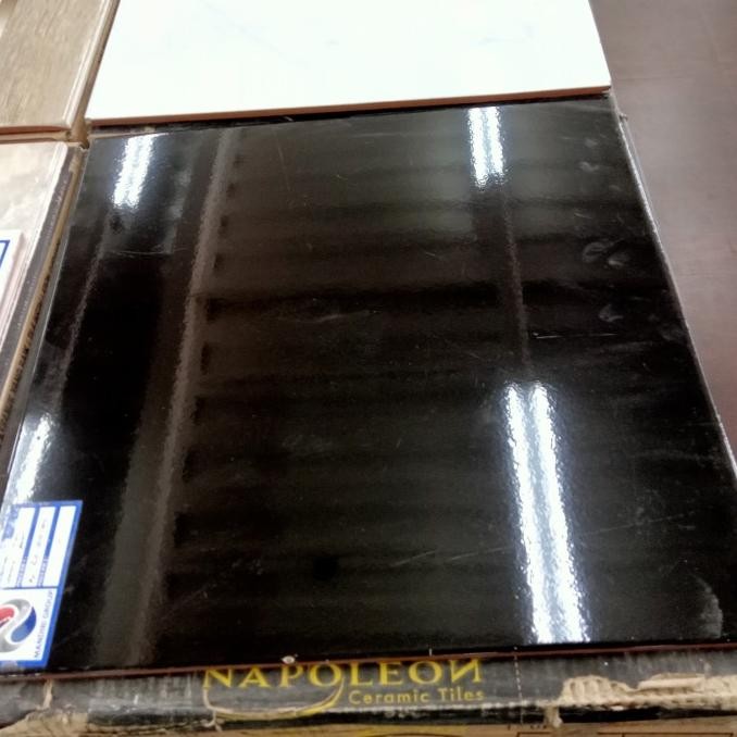 kramik lantai 40x40 hitam polos glosi by arwana kramik HNT