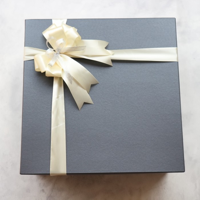 

GIFT BOX BESAR JUMBO Panjang 40cm Lebar 40cm Tinggi 15cm HARDBOX