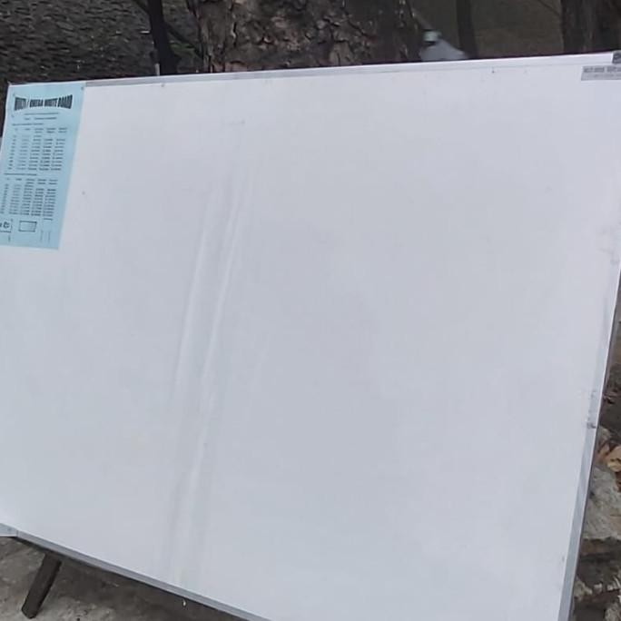 

NEW whiteboard 100 x 120 nonmagnet