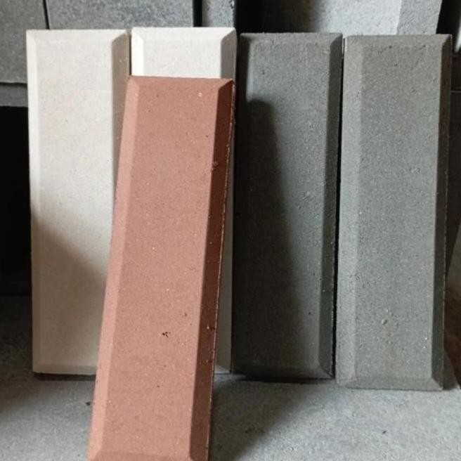 BATA TEMPEL BEVEL TERACOTA & PUTIH, ABU-ABU(247) 1011T