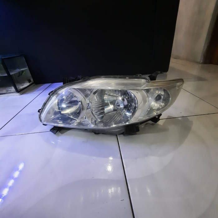 head lamp Toyota Corolla Altis 2008