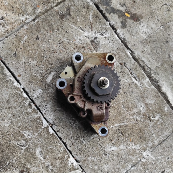 Sperpart Pompa Oli Nissan March Original