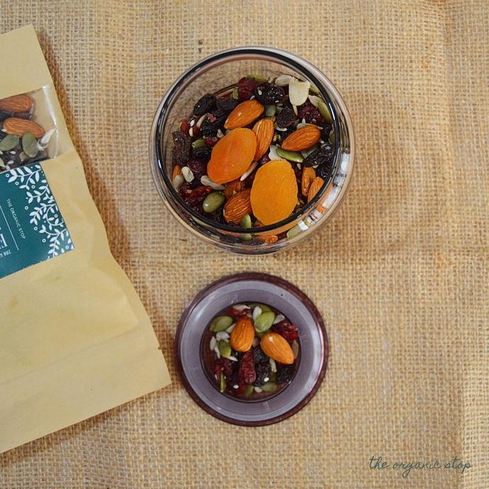 

TheOrganicStop Cranberry Trail Mix (Fruits and Nuts) 200 gram PS22