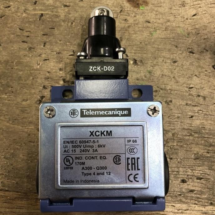 SCHNEIDER LIMIT SWITCH XCKM102H29