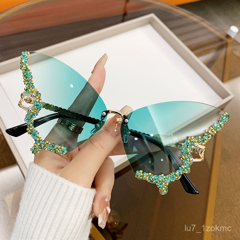 Kacamata Hitam Wanita 2024 Baru Bingkai Besar Berlian Kupu-kupu Fashion Kacamata Foto Wajah Bulat Ka