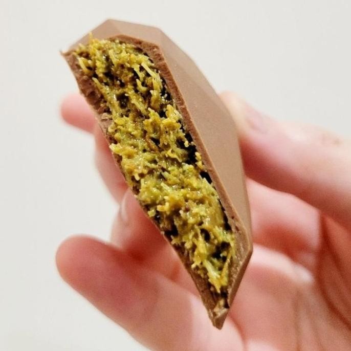 

Dubai Pistachio Kunafa Chocolate NS02