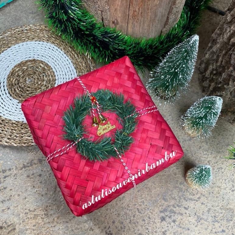 

Promo [ Spesial Christmas 2023] Besek Warna Hias Rustik Natal Persis Foto Unik Free Hanging Ball Christmas Ball Hampers Natal 20-25Cm Hampers Natal Keranjang Besek Parsel Natal Asli