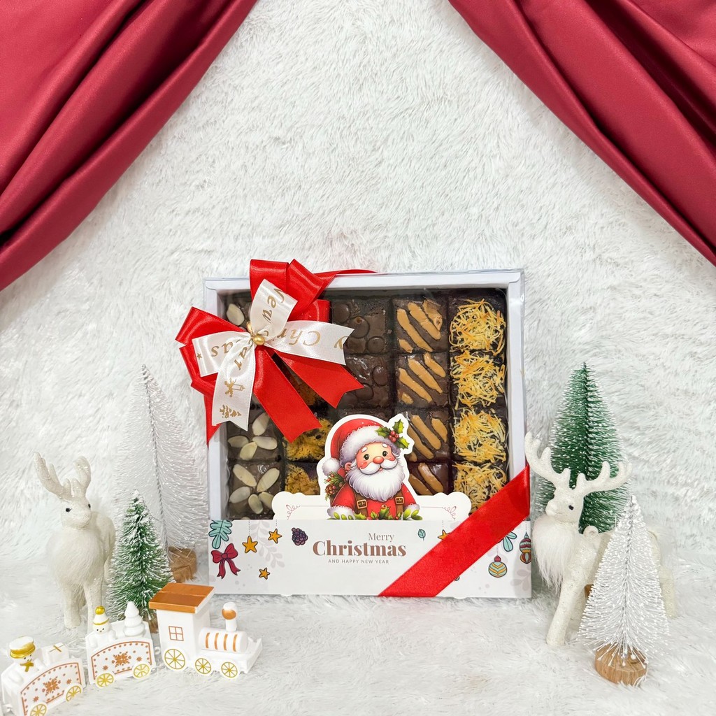 

Claus Hampers - Premium Signature Brownies