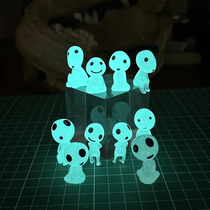 Alien figure set Glow in the Dark kodama ghibli