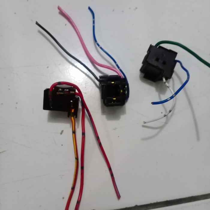 SOKET LAMPU BESAR DEPAN MOBIL UNIVERSAL