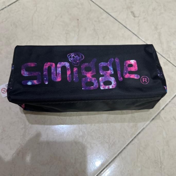 

Smiggle pencil case galaxy original tempat pensil smiggle