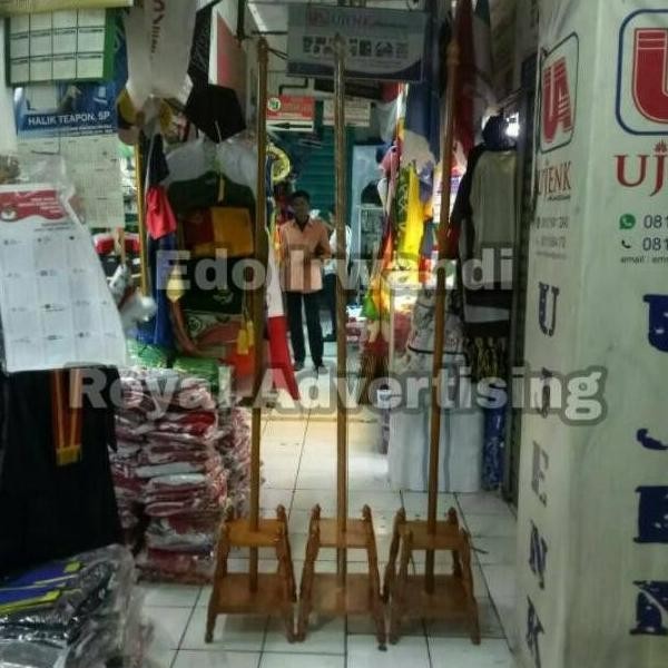 Tiang Pataka atau Tiang Bendera Ruangan Lobang 1