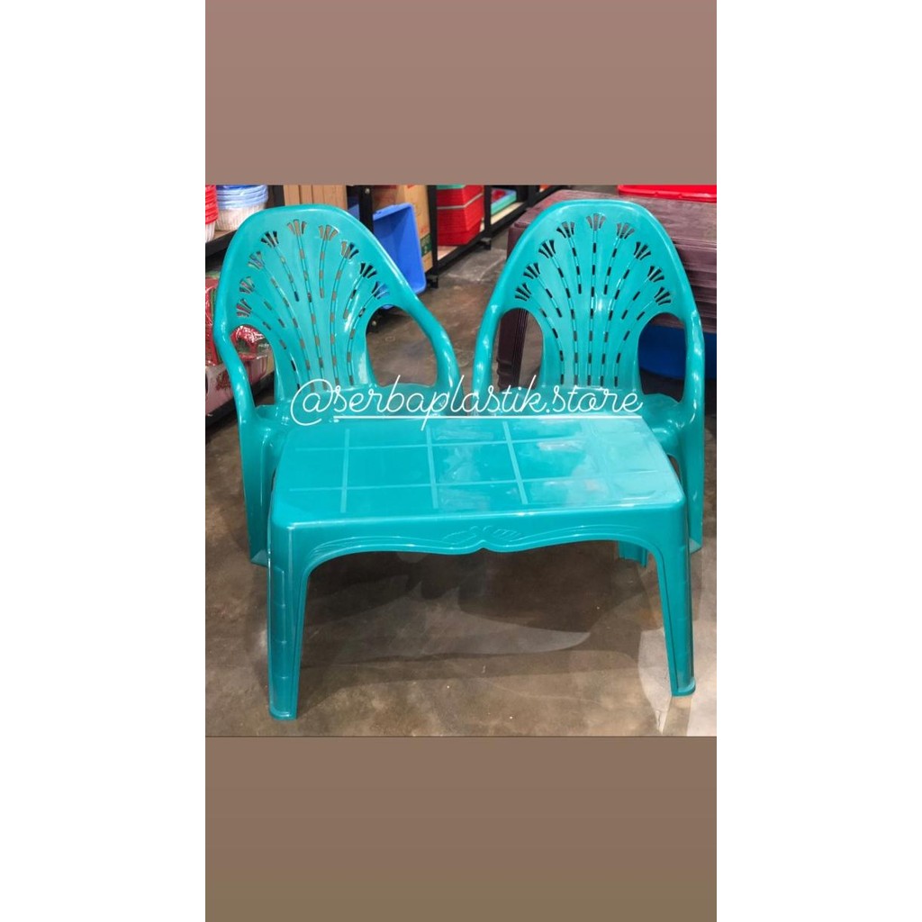 kursi santai set / kursi rebahan plastik warna / kursi meja teras