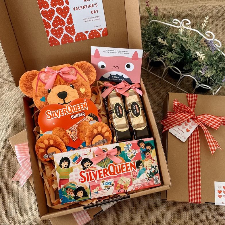 

CR - HAMPERS LEBARAN / KADO LEBARAN / GIFT BOX WISUDA / HAMPERS ULANG TAHUN / HAMPERS ANNIVERSARY / HAMPERS VALENTINE / NATAL / CHRISTMAS / HARI IBU / HARI GURU / DLL - CHOCOLATE EDITION - COKELAT VALENTINE TERLARIS