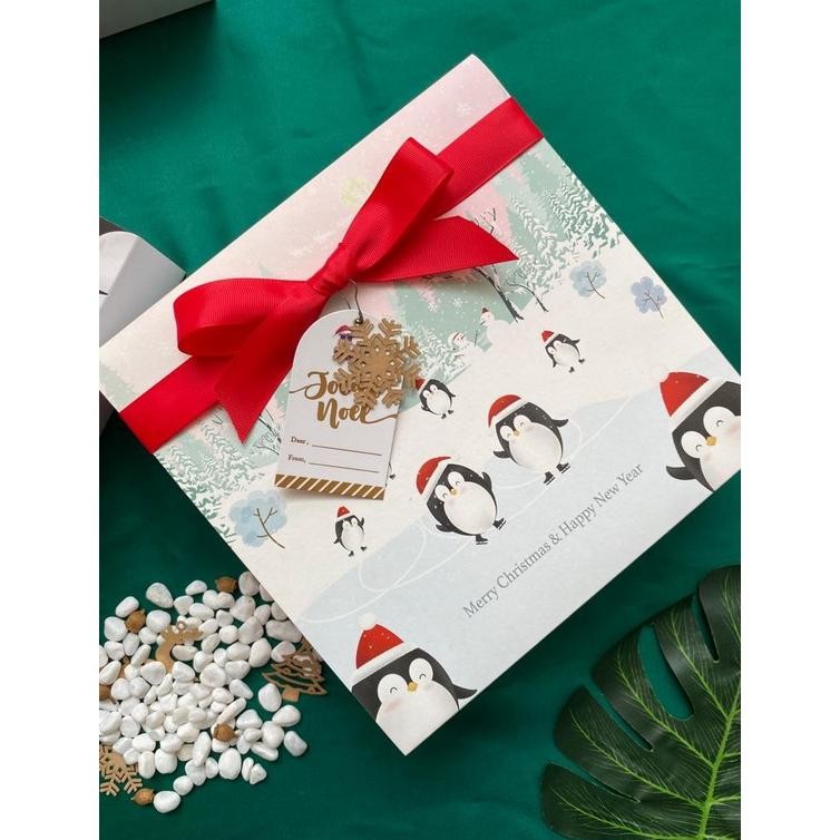 

CR - BOX PREMIUM / KOTAK KUE NATAL TAHUN BARU 25x15x7 cm TERLARIS