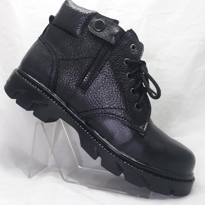 sepatu safety boot kulit asli boyken hitam polos.