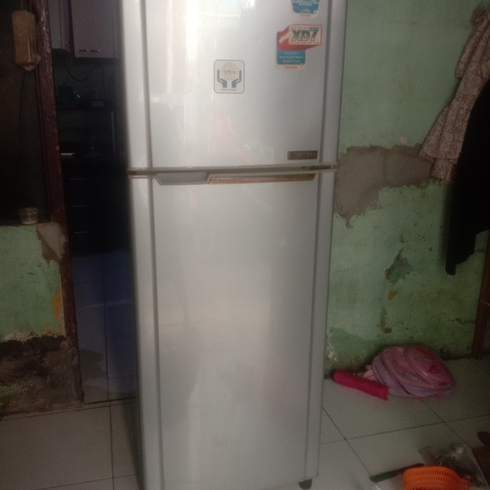 KULKAS 2 PINTU MERK TOSHIBA GLACIO