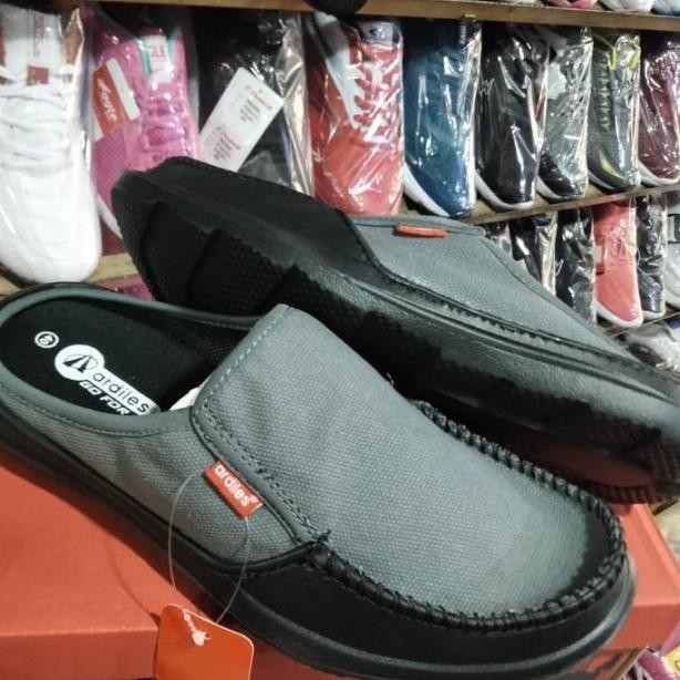 Sepatu Sandal Slop Karet Pria Ardiles Abu