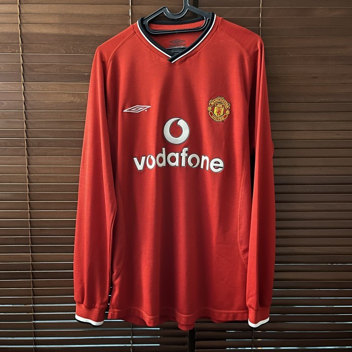 MANCHESTER UNITED 2000-2002 HOME KIT