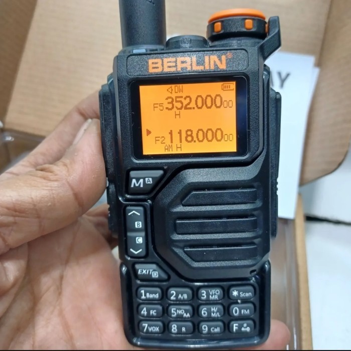 HT BERLIN BL 558 BL558 Walkie talkie Original 5 Band UNLOCK