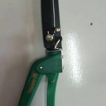 GUNTING RUMPUT GUNINDO