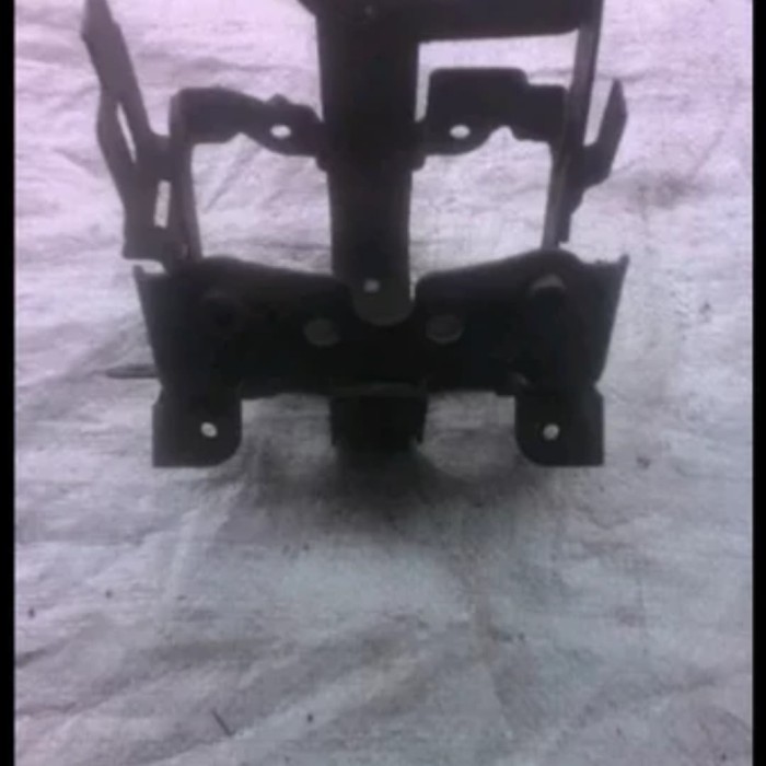 BREKET TAMENG DUDUKAN DASIH DUDUKAN AKI VARIO LAMA KARBU 110