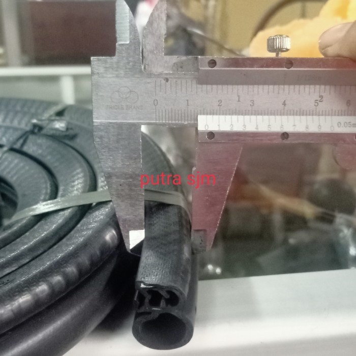 KARET BALON MOBIL UNIVERSAL / KARET PENGAMAN PINTU / KARET DOORGUARD