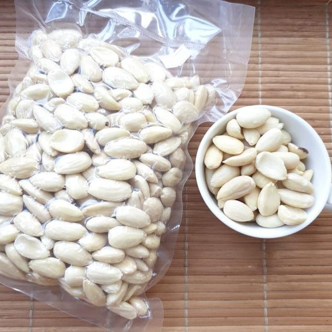 

Ready Kacang Almond Utuh Mentah Tanpa Kulit ( Blanched Whole Almond ) - 500g