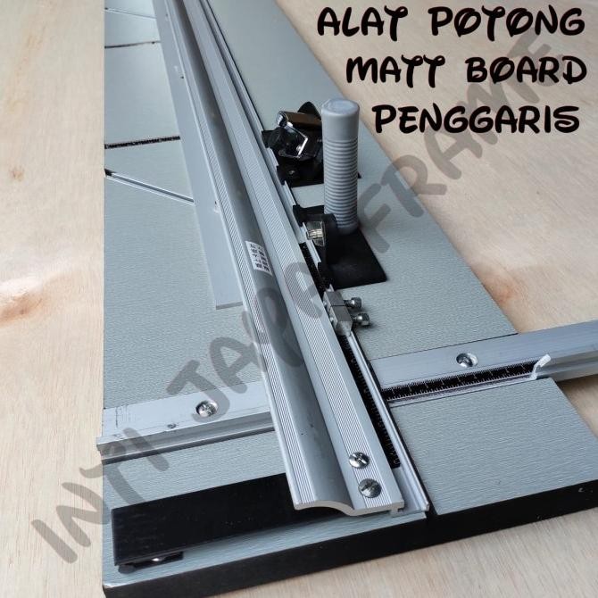 

BEBAS ONGKIR - Alat Potong Matt Board Penggaris