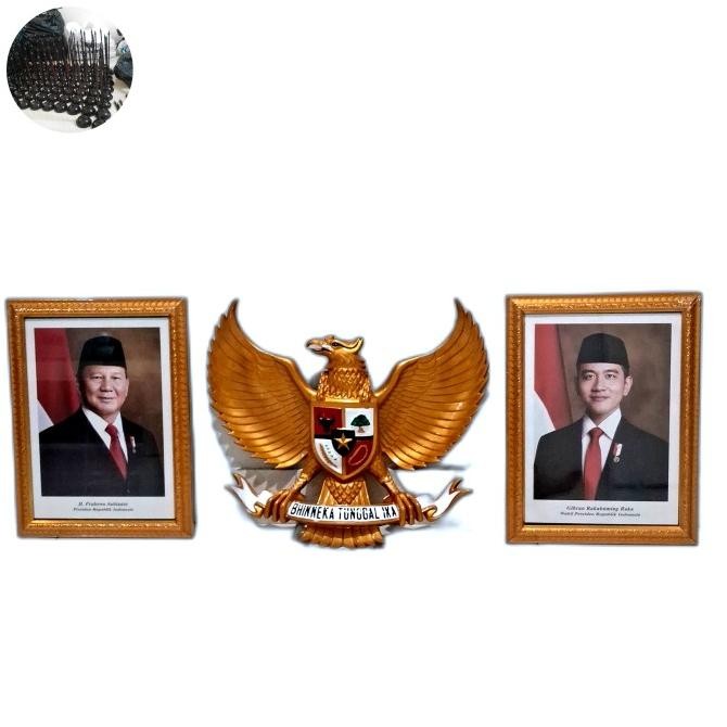 

Foto Presiden dan Wakil + Lambng Garuda (satu set) khusus gojek P19A