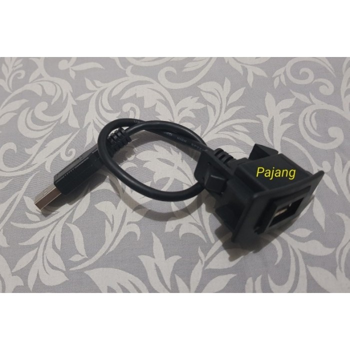 Colokan USB untuk Mobil Honda Brio / Jazz /Civic /Accord / CRV / Freed