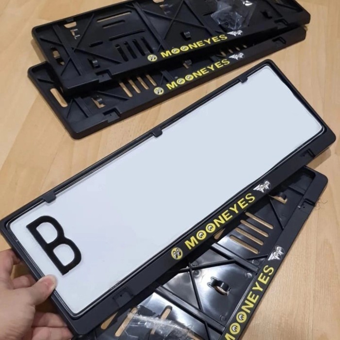 tatakan plat nomor mobil MOONEYES