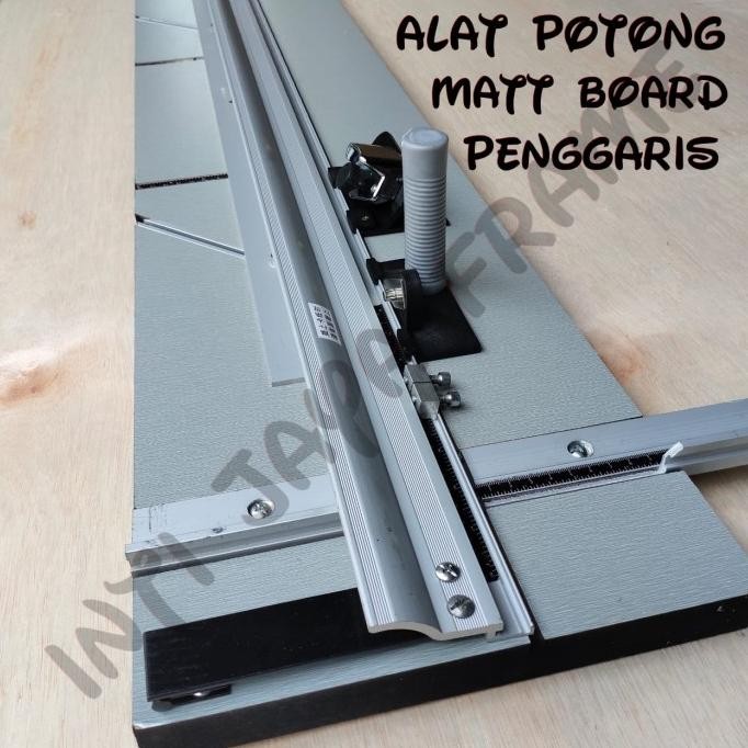 

BEBAS ONGKIR - Alat Potong Matt Board Penggaris