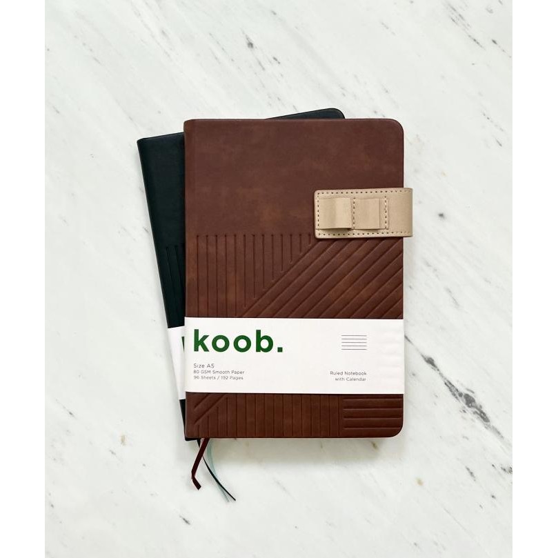 

A556P KOOB. HARDCOVER NOTEBOOK DENGAN PENUTUP MAGNET DAN PEN HOLDER A5 BUKU TULIS GARIS / RULLED AGENDA JURNAL DIARY