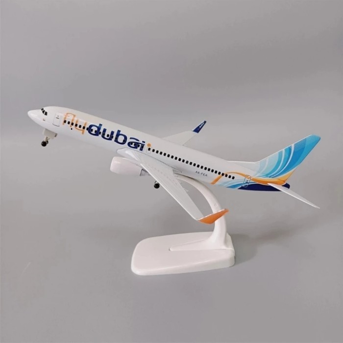 miniatur Diecast pesawat fly Dubai 20 cm Boeing 737