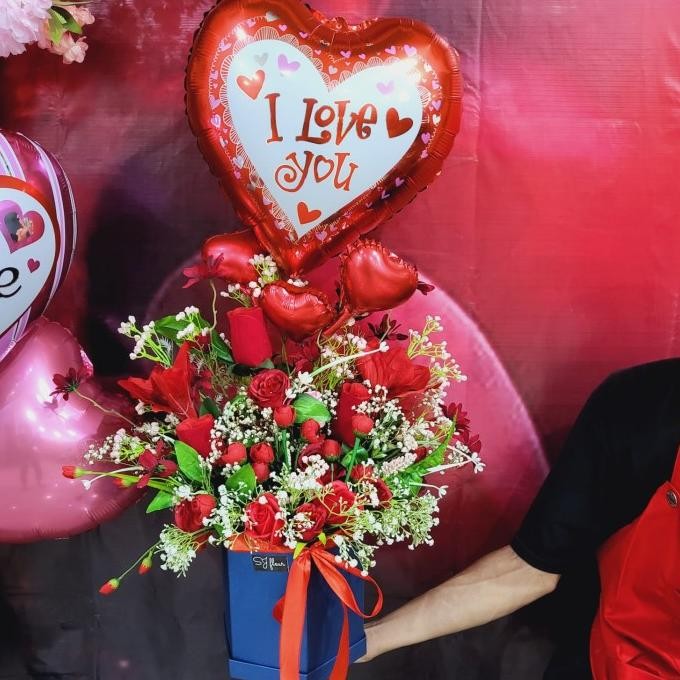 

Sale! Buket Bunga Sabun Box Hadiah Gift Set Valentines Day Coklat Boneka 042