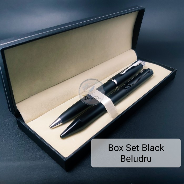 

Kotak Pulpen Set Hitam Hardcase Set Beludru, Pen Holder Muat 2 Pena