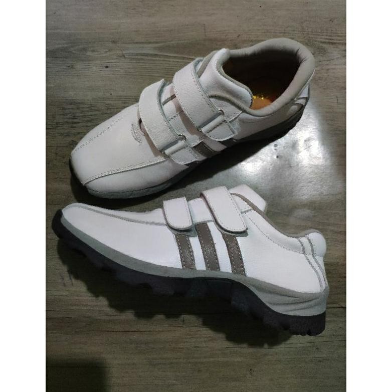 kat Sepatu Pria Wanita Golf Caddy Adidas Lama