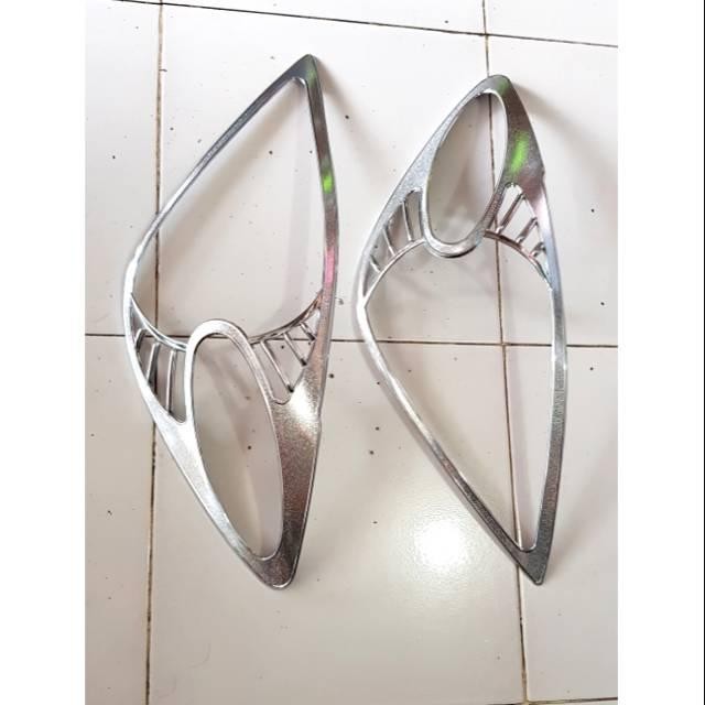 Garnis Garnish Lampu Depan Avanza Lama /Lis Lampu Depan Avanza Lama