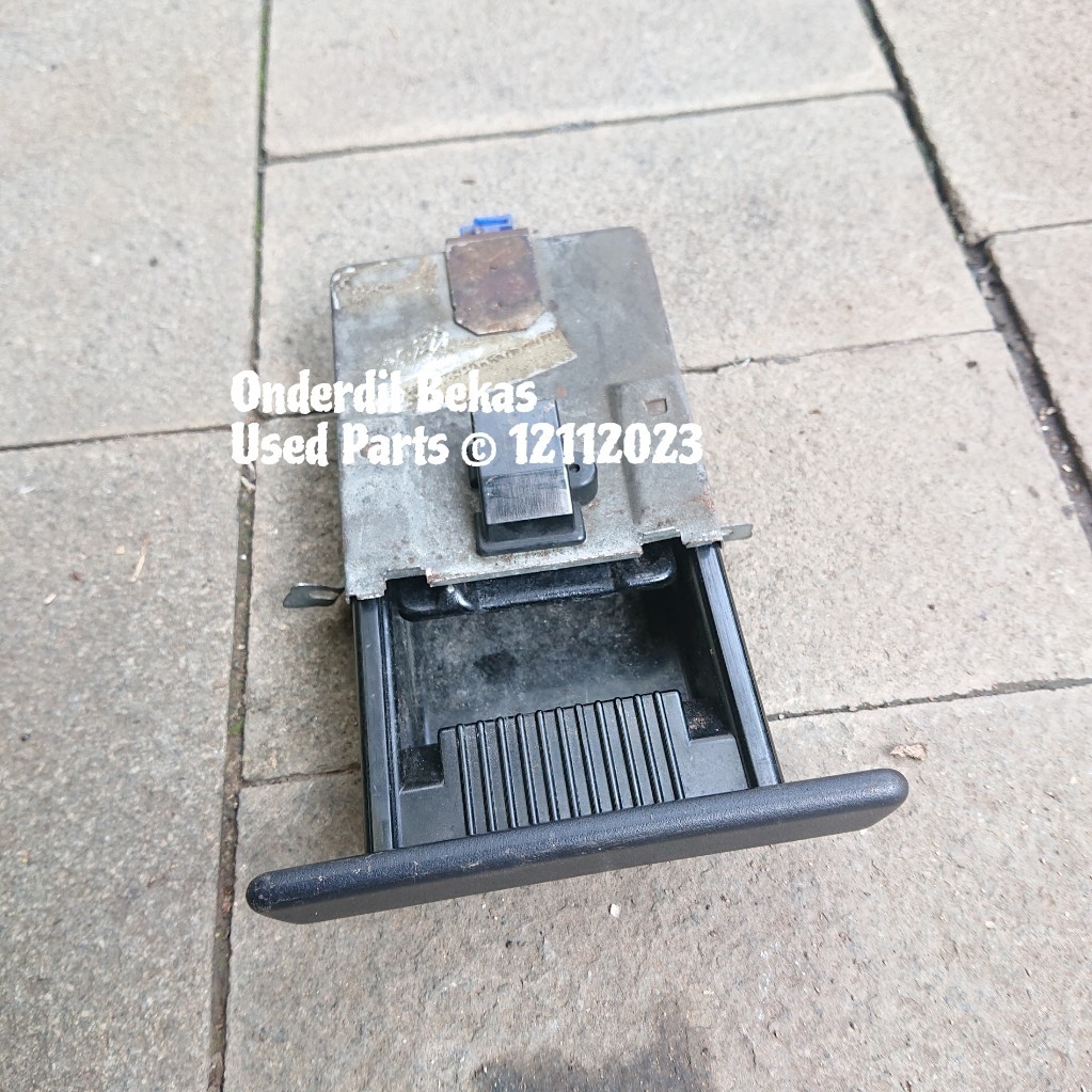 asbak ashtray dashboard mazda 323 Lantis