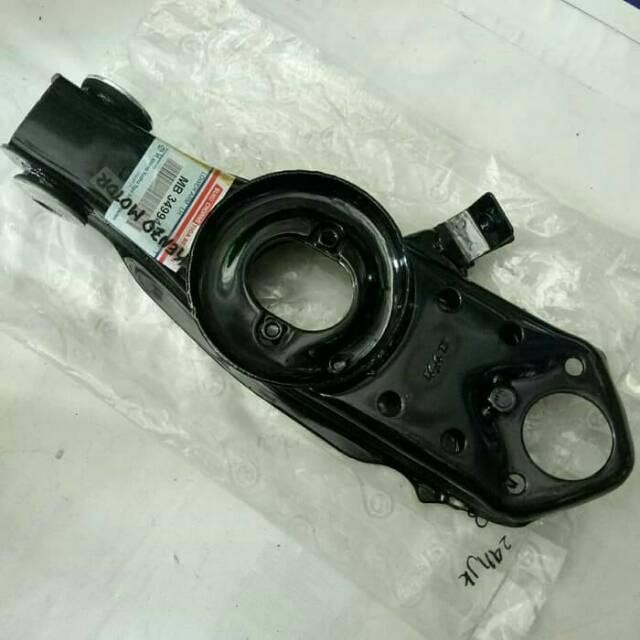 Sayap Bawah Kanan L300 Diesel Lower Arm L300 Diesel Kanan