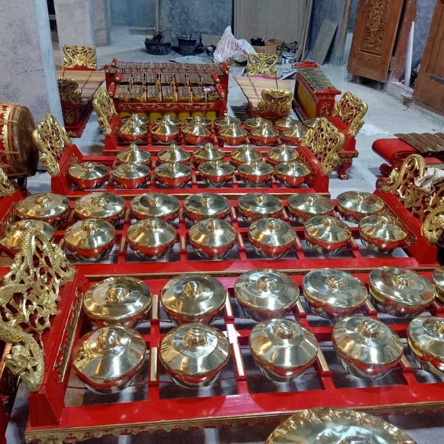 BONANG BARUNG PELOG GAMELAN