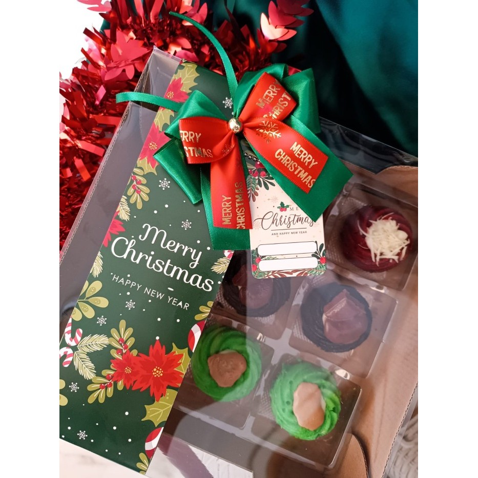 

Christmas hampers premium lava cake
