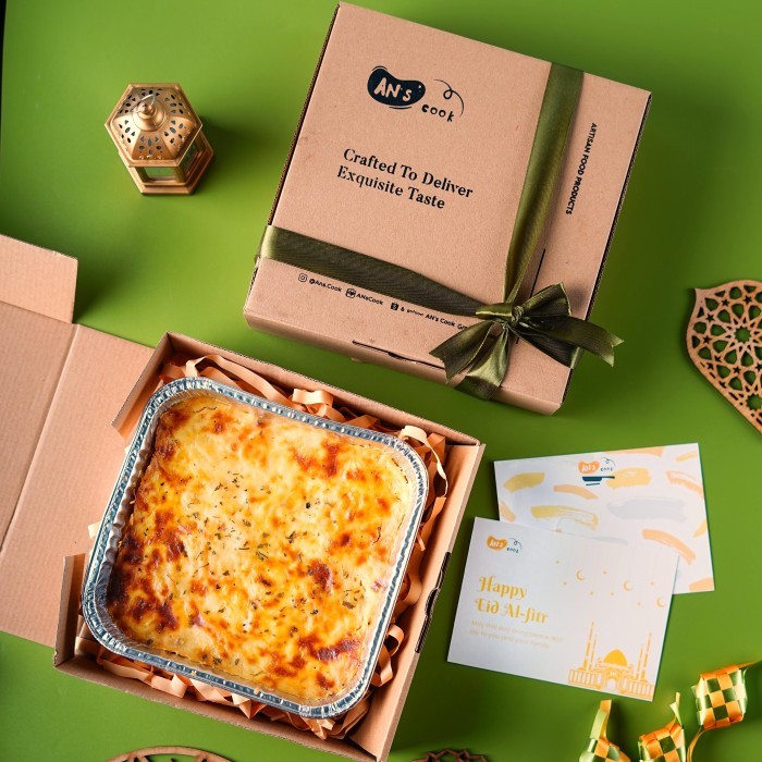 

Christmas Hampers Baked Spaghetti Brulee / Bechamel Sauce / Bruule & Beef Bolognese / Bolognaise .