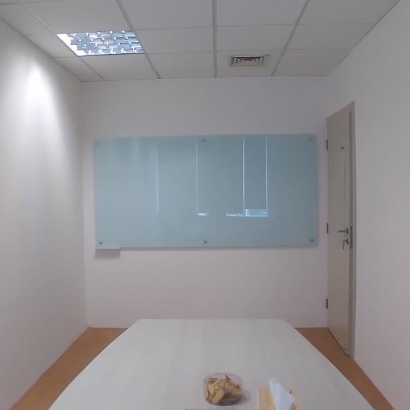 

Papan tulis kaca / Glasboard ukuran 120x180 cm Non magnetik